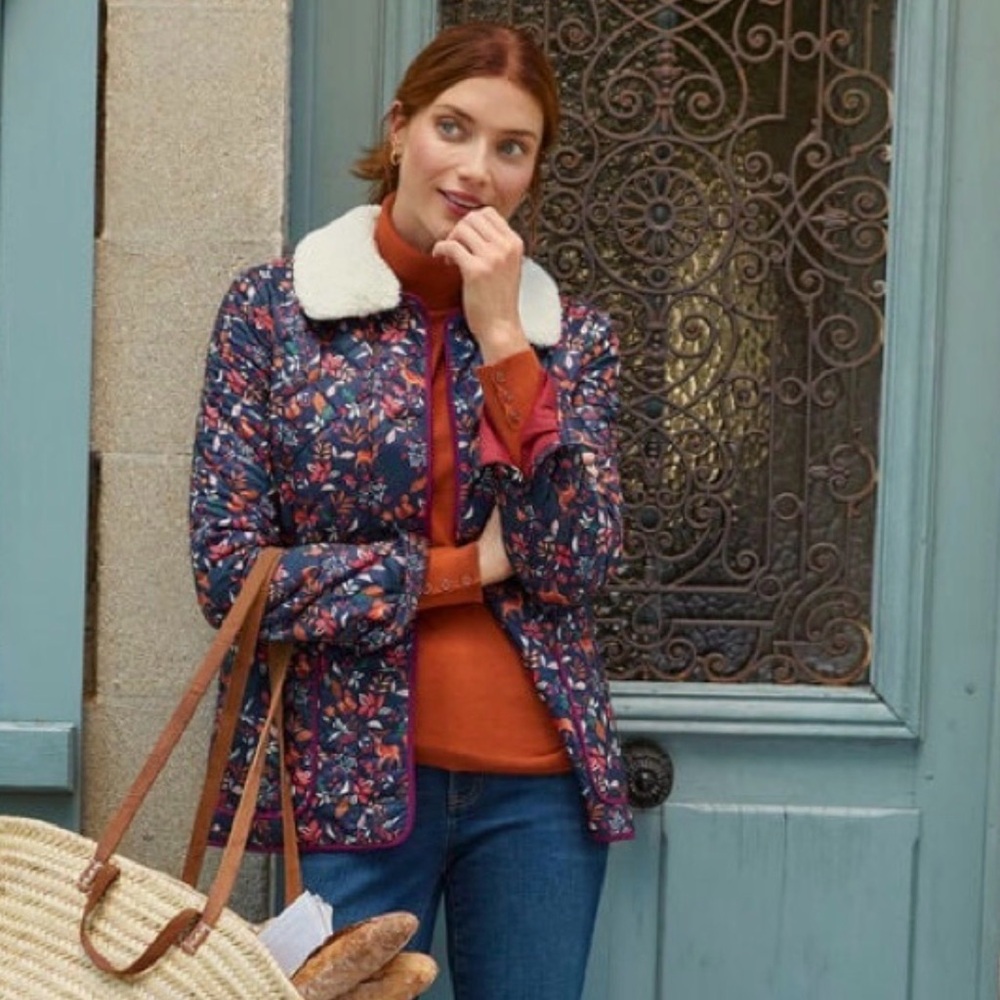 Talbots Navy Floral quilted Utility Jacket with Cream Collar. Woodland daisy.